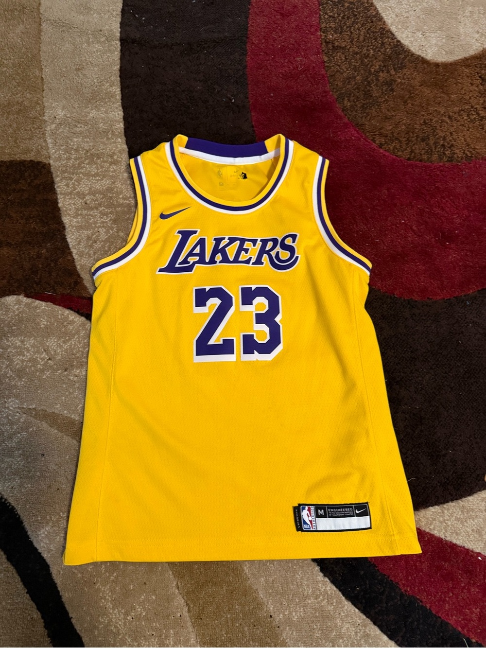 NBA LA Lakers, LeBron James basketball jersey size boys M